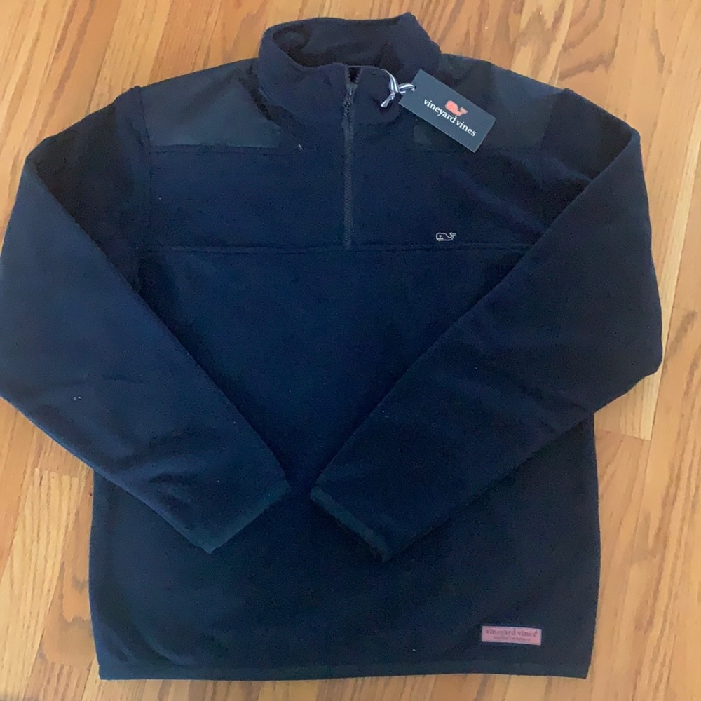Vineyard Vines unique fleece with whale on front and collar